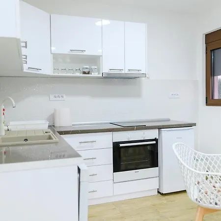 Apartman Dina *