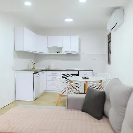 Apartman Dina *