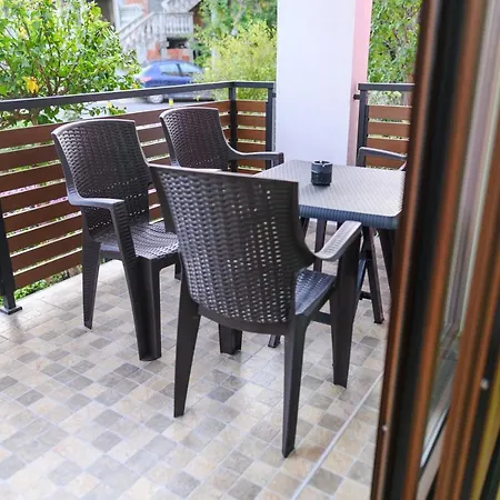Apartman Dina *